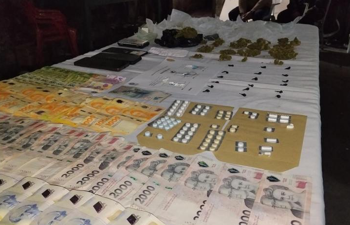 Desarticularon “kioscos” de drogas y aprehendieron a tres personas Desarticularon “kioscos” de drogas y aprehendieron a tres personas