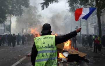 Decretaron toques de queda parciales en Francia tras la ola de disturbios Decretaron toques de queda parciales en Francia tras la ola de disturbios
