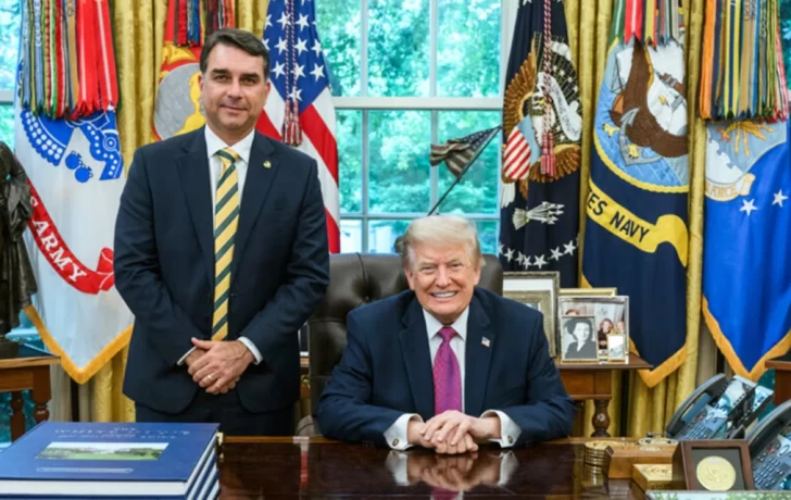Flávio Bolsonaro se autoproclamó “verdadero presidente electo” y agradeció a Milei y Trump Flávio Bolsonaro se autoproclamó “verdadero presidente electo” y agradeció a Milei y Trump