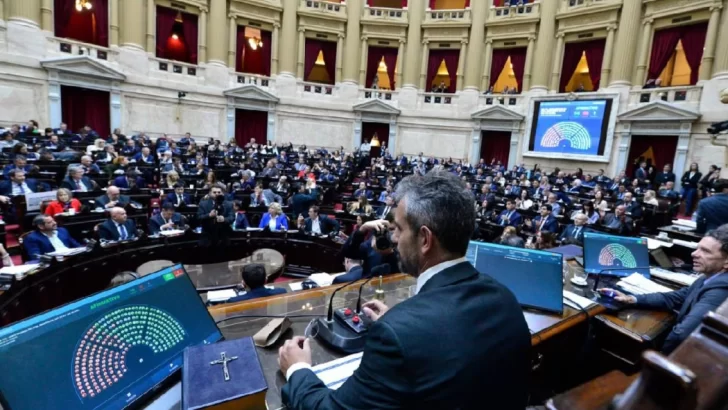 DNU 70: el Gobierno prepara una mega sesión para contener la avanzada opositora en Diputados DNU 70: el Gobierno prepara una mega sesión para contener la avanzada opositora en Diputados