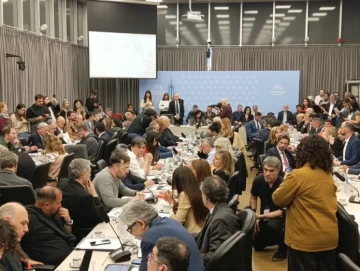 El oficialismo logró el dictamen para la ley de Defensa de la Soberanía: sanciones por Malvinas y cambios clave El oficialismo logró el dictamen para la ley de Defensa de la Soberanía: sanciones por Malvinas y cambios clave