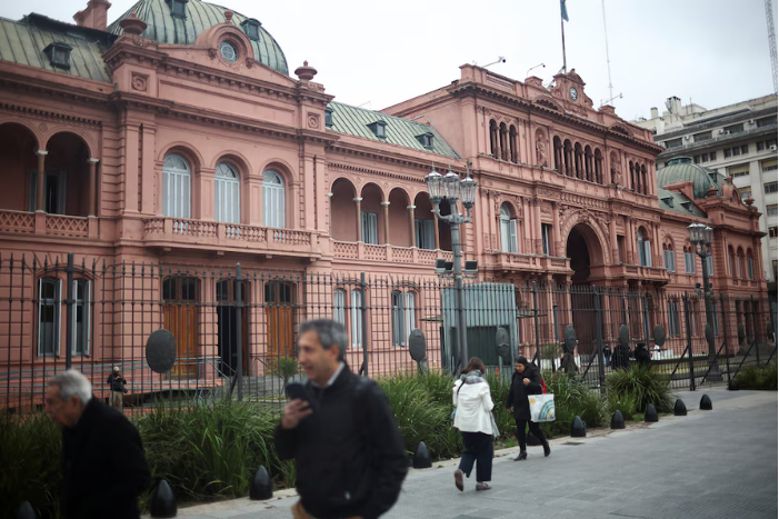 El Gobierno oficializó un nuevo régimen de retiro voluntario para empleados públicos El Gobierno oficializó un nuevo régimen de retiro voluntario para empleados públicos
