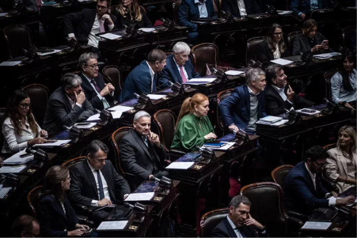 Por falta de acuerdo, fracasó el debate sobre endeudamiento familiar en Diputados y los proyectos vuelven a comisión Por falta de acuerdo, fracasó el debate sobre endeudamiento familiar en Diputados y los proyectos vuelven a comisión