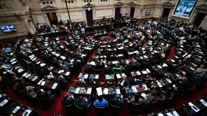 Proponen suspender los sueldos de los diputados nacionales que insulten durante los debates en el Congreso Proponen suspender los sueldos de los diputados nacionales que insulten durante los debates en el Congreso