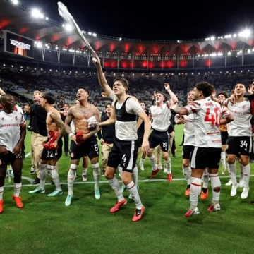 Estudiantes resistió con diez, eliminó a Flamengo por penales y es finalista Estudiantes resistió con diez, eliminó a Flamengo por penales y es finalista